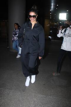 Deepika Padukone Pics: ऑल ब्लैक आउटफिट में दिलकश है दीपिका पादुकोण का ये एयरपोर्ट लुक, कातिलाना स्माइल चुरा लेगी दिल