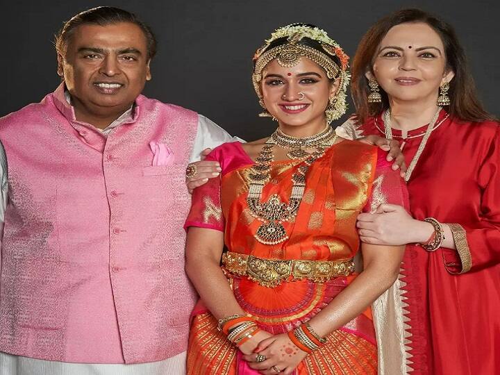 राधिका मर्चेंट खानदानी रईस हैं और बेहद लग्जरी लाइफ जीती है. वह फिलहाल अपने फैमली के बिजनेस को देख रही हैं.(PC: Instagram)