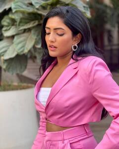 Eesha Rebba: పింక్ డ్రెస్‌లో ఈషా రెబ్బా - అందానికి ఈమే చిరునామా!