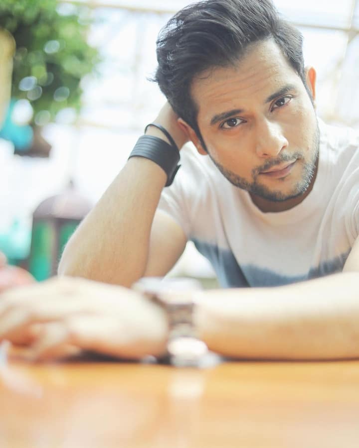 ছবির ২৩ বছর পূর্তি হল আজ। নিজের সোশ্যাল মিডিয়ায় খানিক আবেগঘন হলেন ৩১ বছরের এই অভিনেতা।