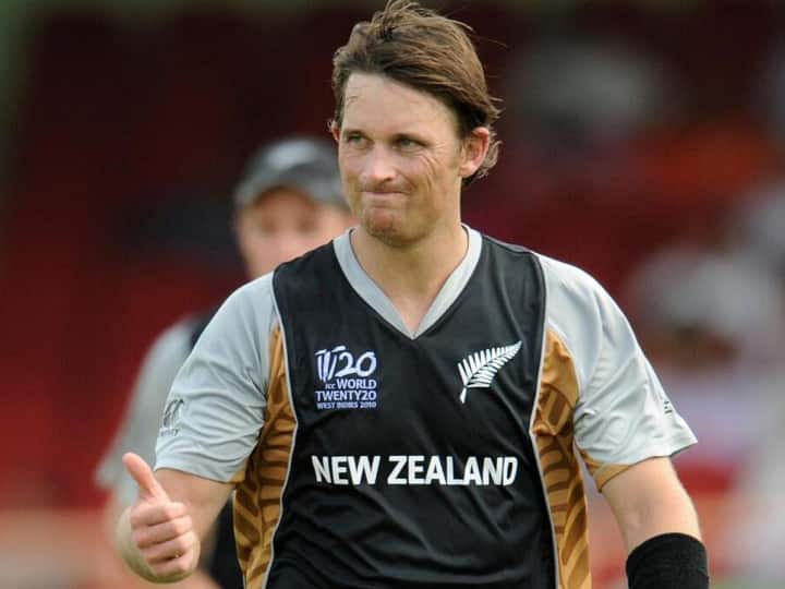 इस लिस्ट में चौथे नंबर पर न्यूजीलैंड के तेज गेंदबाज शेन बान्ड का नाम आता है. इस पूर्व खिलाड़ी ने 54 मुकाबलों में 100 विकटों का आंकड़ा पार किया था.