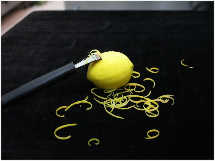 Easy Ways To Use Lemon Peels And Its Benefits Lemon Peel: తొక్కే కదా అని పడేస్తున్నారా? నిమ్మతొక్క వల్ల లాభాలు తెలిస్తే అసలు వదిలిపెట్టరు