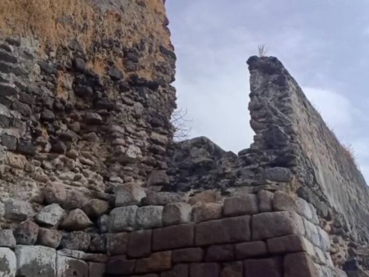 सध्या समुद्रांच्या लाटांमुळे हा किल्ला ढासळू लागला असून दुर्ग प्रेमींकडून चिंता व्यक्त करण्यात येत आहे.