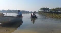 In Pics: छत्तीसगढ़ के इस जिले में जान जोखिम में डालकर स्कूल जाते हैं बच्चे, दशकों से है समस्या, देखें तस्वीरें