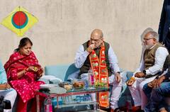 Makar Sankranti 2023: मकर संक्रांति पर अहमदाबाद पहुंचे गृह मंत्री अमित शाह, परिवार के साथ जमकर की पतंगबाजी, देखें तस्वीरें