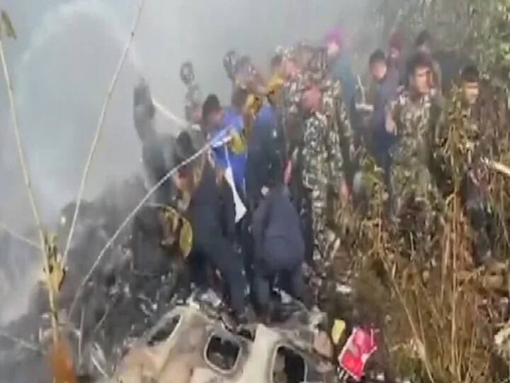 Nepal Aircraft Crash Video Pokhara International Airport 68 passengers four crew members onboard Watch Watch Video: நேபால் விபத்து...விமானம் ஓடுபாதையில் விழுந்தது எப்படி..? வெளியான அதிர்ச்சி வீடியோ..!