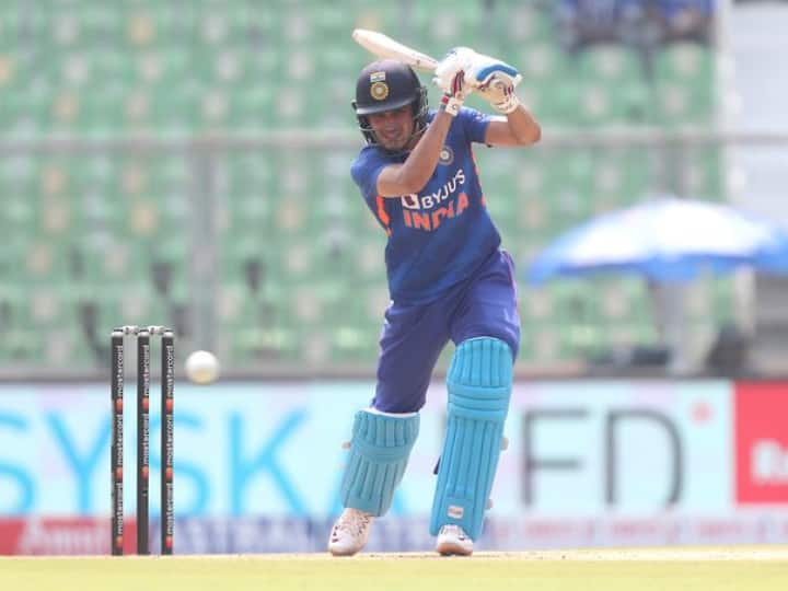 Shubman Gill completed a century in 89 balls in the third ODI against Sri Lanka IND vs SL 3rd ODI Live Score IND vs SL: टीम इंडिया को मिला दूसरा विराट! श्रीलंका के खिलाफ फिर ठोका शतक, 63 की औसत से बना रहा रन