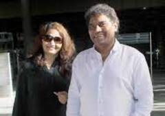 जॉनी लीवर की पत्नी सुजाता खूबसूरती में देती हैं हीरोइनों को मात, देखें फैमिली की खूबसूरत PHOTOS