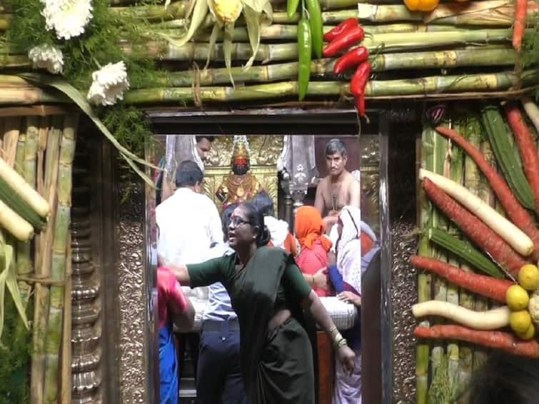 Maharashtra Pandharpur News women devotees Enter Pandharpur on the occasion of Makar Sankranti Makar Sankranti 2023 : हजारो महिला भाविक पंढरपुरात दाखल, मकर संक्रांतीनिमित्त रुक्मिणी मातेस नवीन धान्य अर्पण