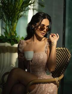 In Pics: ईशाचा भन्नाट अंदाज; काळा चष्मा, कॉफी अन् बरंच काही...