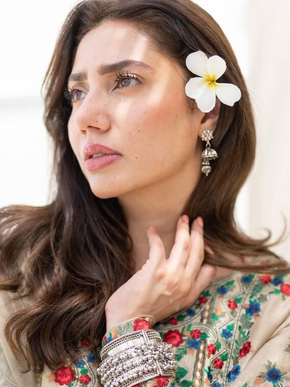 ये है पाक एक्ट्रेस माहिरा खान की फ्लोलेस स्किन का राज