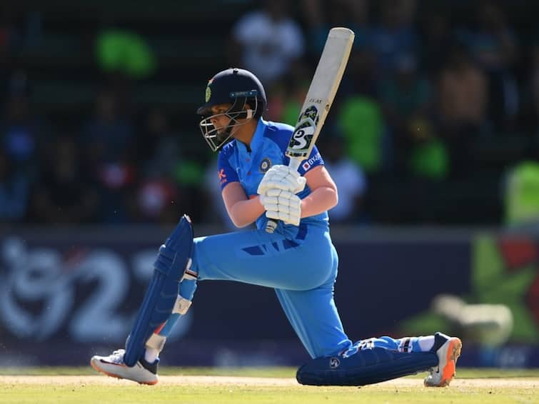 IND W vs SA W, U19 WC: 18-year-old Indian captain Shafali Verma blasts six boundaries off a single over IND W vs SA W, U19 WC: 6வது ஓவரில் 26 ரன்கள்.. அதிரடியில் சரவெடி.. ஒரே ஓவரில் தென்னாப்பிரிக்காவின் கனவை சிதைத்த ஷாபாலி...!