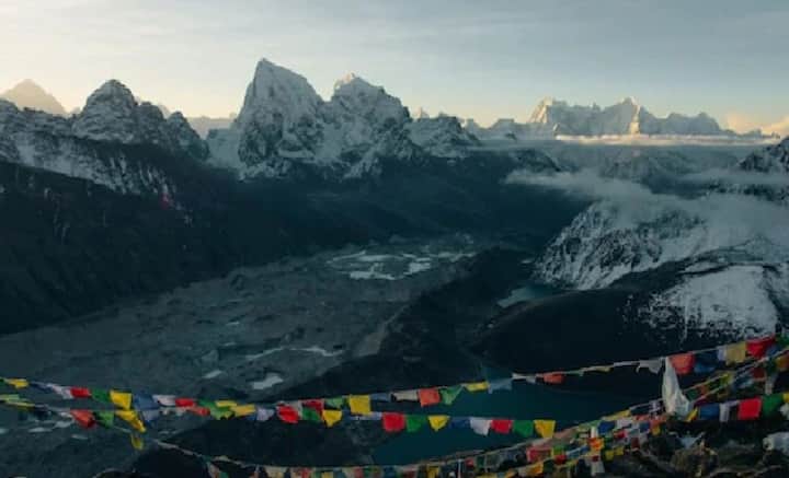 ছবির মতো সাজানো দেশ। অথচ বিপর্যয় নেমে এসেছে বার বার। গত ৩০ বছরে কমপক্ষে ২৭ বার বিমান ভেঙে পড়েছে নেপালে। কেন বার বার এমন বিপত্তি, তার সপক্ষে রয়েছে নানা যুক্তি।