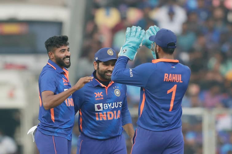 India beat sri lanka by 317 runs biggest margin win in ODI Cricket Siraj bowling and gill kohlis century helped india to win the match IND vs SL : भारताचा श्रीलंकेवर विक्रमी विजय, 317 धावांच्या फरकाने जिंकला सामना, एकदिवसीय इतिहासातील सर्वात मोठा विजय