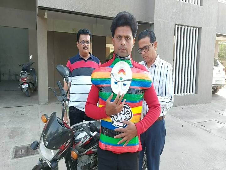 यासाठी अंदाजे खर्च 100 रुपये आला. भारताच्या संरक्षण संशोधन आणि विकास संस्था(DRDO) कडेही याचे डिझाईन पाठविण्यात आले असून यात येत्या काळात आवश्यक ते बदल करणार असल्याचे त्यांनी सांगितले.