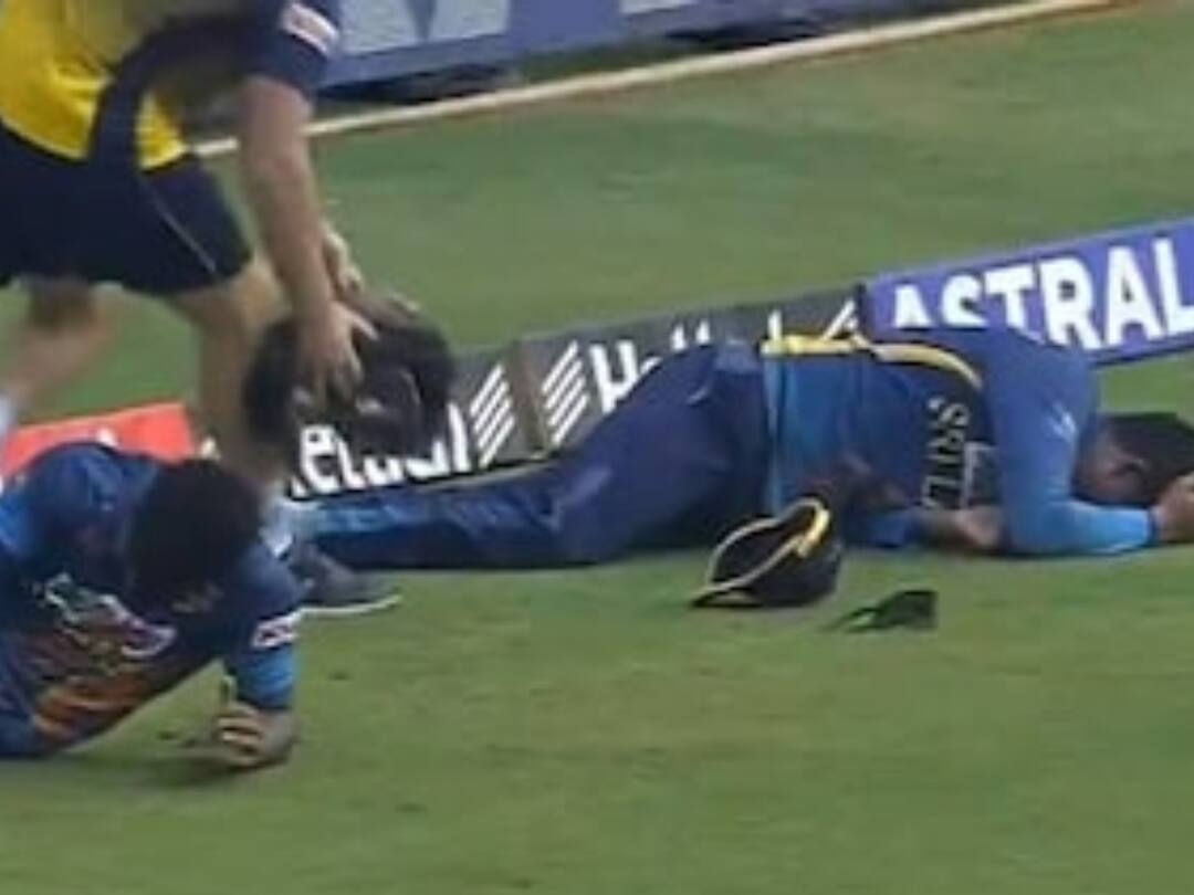 IND vs SL: Two Sri Lankan Players Stretchered Off Field After Ugly Collision Near Boundary Rope, Video Goes Viral India vs Sri Lanka 3rd ODI Sri Lankan Players Jeffrey Vandersay Ashen Bandara Stretchered After Collision Near Boundary Rope IND vs SL: Two Sri Lankan Players Stretchered Off Field After Ugly Collision Near Boundary Rope, Video Goes Viral