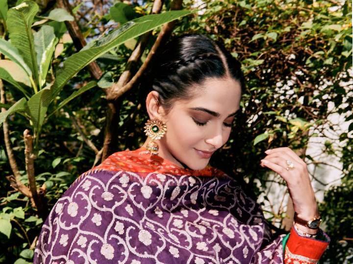 नुकताच तिने एक संक्रांत स्पेशल लूक शेअर केला आहे.(फोटो सौजन्य :sonamkapoor/इंस्टाग्राम)