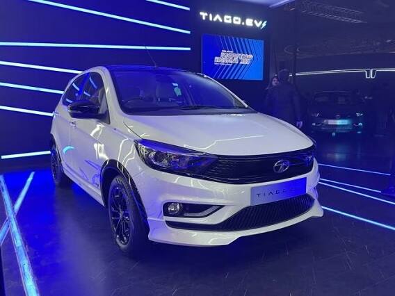 Auto Expo 2023: : TATA Motors Showcase the sporty version of Tiago ev named TATA Tiago ev Blitz Auto Expo 2023: ટાટા મોટર્સે મચાવ્યો ધમાકો, લોંચ કરી Tiago EV Blitz