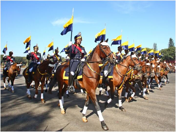 रक्षा मंत्री ने कहा कि सरकार का ध्यान हमेशा एक मजबूत और पुख्ता सुरक्षा तंत्र विकसित करने पर रहा है और अब यह देश की प्रगति में महत्वपूर्ण भूमिका निभा रहा है. उन्होंने सैन्य बलों की सराहना की और 1962, 1965, 1971, 1999 के युद्धों और गलवान व तवांग में हाल की झड़पों के दौरान उनकी बहादुरी को याद किया.