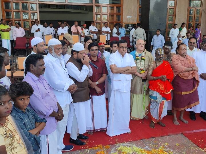 Pongal Festival: வெளிநாட்டவருடன் சேலம் மாவட்ட ஆட்சியர் அலுவலகத்தில், பாரம்பரிய முறையில் பொங்கல் விழா கொண்டாட்டம்.