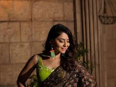 PHOTO: अप्सरेनं दिल्या संक्रातीच्या शुभेच्छा; पाहा काळ्या साडीतला खास लूक!