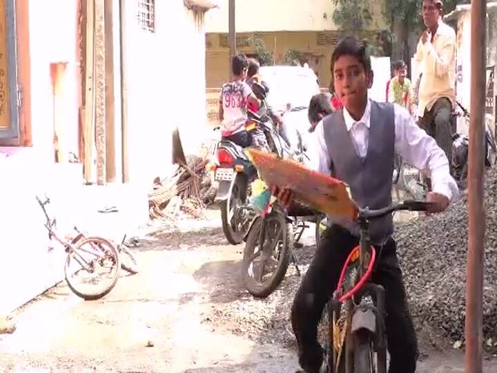 दिसभर लहानग्यांनी पतंग उडवण्याचा आनंद लुटला.