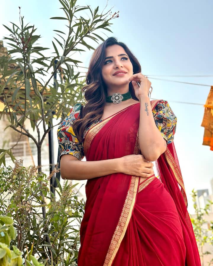 బిగ్ బాస్ హౌస్ లో పాల్గొని ఓరేంజిలో గుర్తింపు పొందింది. Photo Credit: Ashu Reddy/Instagram