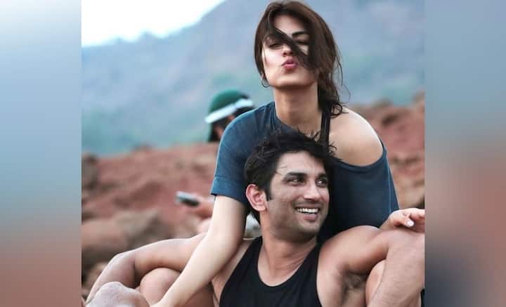 অভিনয় করে বড় হবেন, কাগজে নাম ছাপবে, এমন স্বপ্ন নিয়ে গিয়েছিলেন মুম্বই। কিন্তু বিখ্যাত নায়কের সঙ্গে প্রেমের জেরে নেতিবাচক খবরের শিরোনামেই পাকাপাকি জায়গা হয়ে যায় রিয়া চক্রবর্তীর। সুশান্ত সিংহ রাজপুতের ঝুলন্ত দেহ উদ্ধার হলে রিয়াকেই দায়ী করেন সকলে।