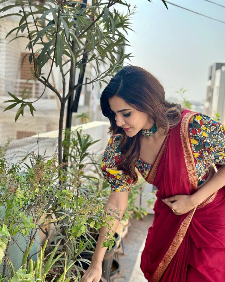 అషూ అందాలను చూసి వారెవ్వా అంటున్నారు నెటిజన్లు. Photo Credit: Ashu Reddy/Instagram