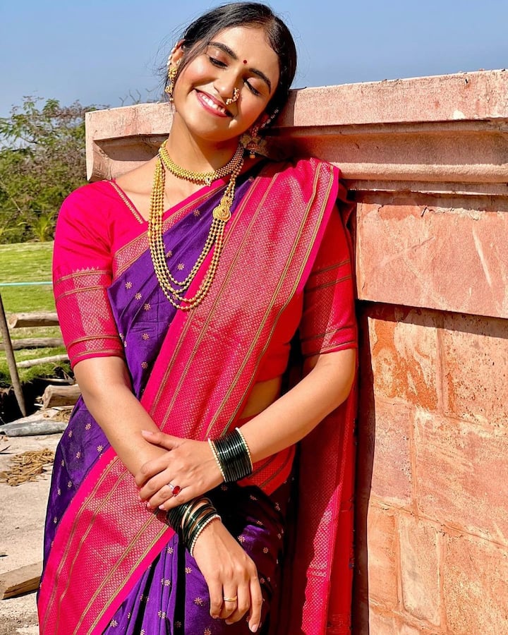 यात रिंकू मराठमोळ्या साडीमध्ये दिसत आहे. रिंकूचा हा लूक सध्या व्हायरल होत आहे.(फोटो सौजन्य :iamrinkurajguru/इंस्टाग्राम)