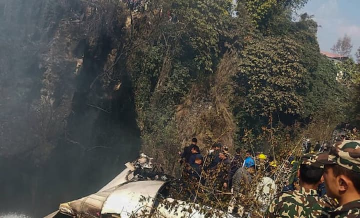 সেপ্টেম্বর, ২০০৬  শ্রী এয়ারের একটি বিমান অন্য একটি চার্টার্ড বিমানের উপর ভেঙে পড়ে। ২৪ জন যাত্রীর মৃত্যু হয়। পরিবেশ সংরক্ষণে ত্রাণ জোগাড়ে বেরিয়েছিল বিমানটি।