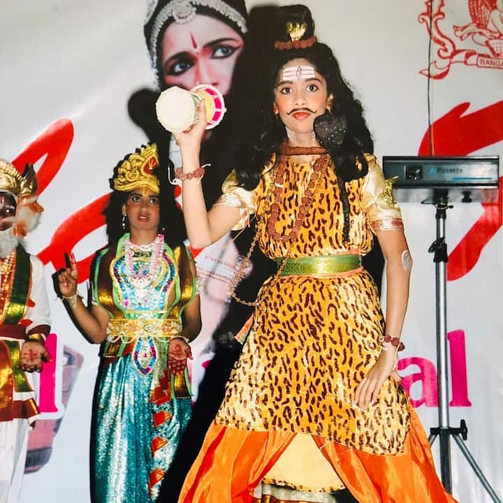 సోషల్ మీడియాలో యాక్టివ్ గా ఉండే తేజస్విని చైల్డ్ హుడ్ ఫొటోస్