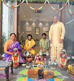 पारंपरिक लुंगी पहन Vijay Deverakonda ने मनाई मकर संक्रांति, पूजा-पाठ के बाद फैमिली के साथ दिए पोज, देखें तस्वीरें