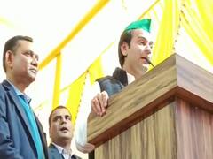 मंच पर फिसली तेज प्रताप की जुबान, CM नीतीश कुमार को ये क्या बोल गए मंत्री