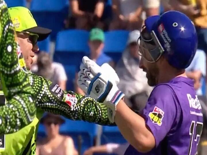 WATCH: David Warner Pushes Matthew Wade After Angry On-Field Spat In BBL Clash WATCH: David Warner Pushes Matthew Wade After Angry On-Field Spat In BBL Clash