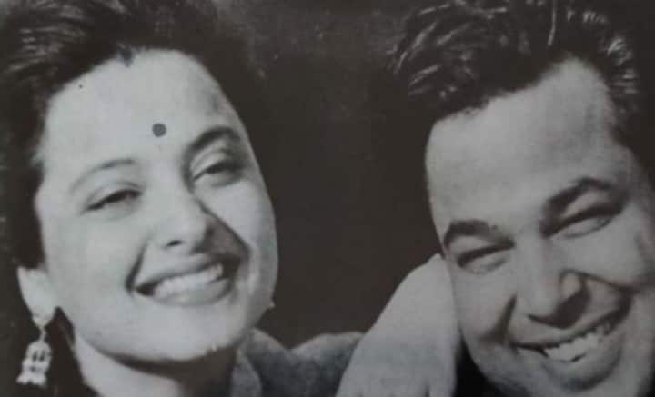 আজও তাবড় নায়িকাকে টেক্কা দিতে পারেন তিনি। কিন্তু ব্যক্তিগত জীবনে কম ঝড়-ঝাপটা পোহাতে হয়নি রেখাকে। অমিতাভ বচ্চনের সঙ্গে সম্পর্ক নিয়ে আজও তাঁর দিকে ধেয়ে যায় প্রশ্ন। তবে স্বামী মুকেশ আগরওয়ালের মৃত্যু রেখাকে প্রায় ভেঙে চুরমার করে দিয়েছিল।