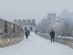 Photos: सिर्फ भारत ही नहीं इन देशों में भी पड़ रही है हाड़ जमा देने वाली ठंड, देखें तस्वीरें