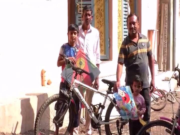 बच्चे कंपनीसोबतच मोठ्या लोकांनी देखील पतंगबाजी केली.