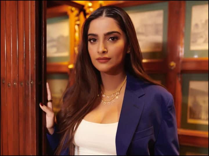फिल्मों में वापसी करने के लिए तड़प रही हैं सोनम कपूर, मां बनने को बताया एक अच्छा ब्रेक लेकिन… फिल्मों में वापसी करने के लिए तड़प रही हैं सोनम कपूर, मां बनने को बताया एक अच्छा ब्रेक लेकिन…