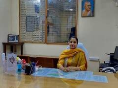 लोग क्या सोचेंगे.....इसी डर से जीतकर IAS Officer बनी रुकमणि, बिना कोचिंग सेल्फ स्टडी कर पाई बड़ी सफलता