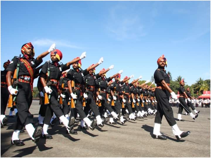 Army Day 2023: बेंगलुरु में रविवार (15 जनवरी) को 75वें सेना दिवस पर कार्यक्रम का आयोजन किया गया. इस कार्यक्रम में रक्षा मंत्री राजनाथ सिंह, सीडीएस और थलसेना प्रमुख मौजूद रहे.