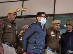 फ्लाइट में बुजुर्ग महिला पर पेशाब करने वाला शख्स अगर दोषी पाया गया तो क्या सजा मिलेगी?