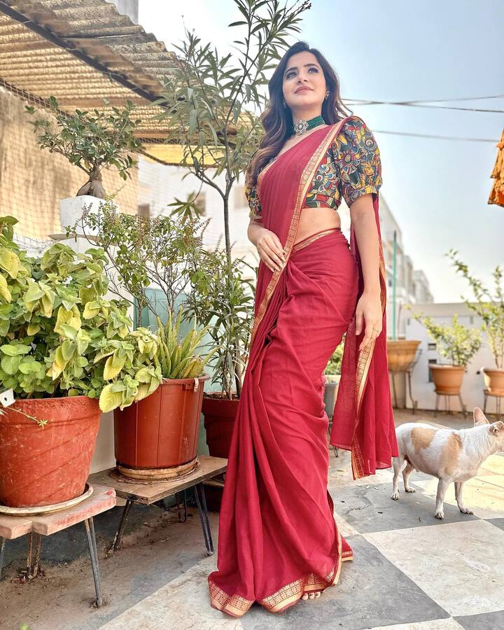 ప్రస్తుతం పలు టీవీ షోలతో పాటు సినిమాల్లోనూ నటిస్తున్నది. Photo Credit: Ashu Reddy/Instagram