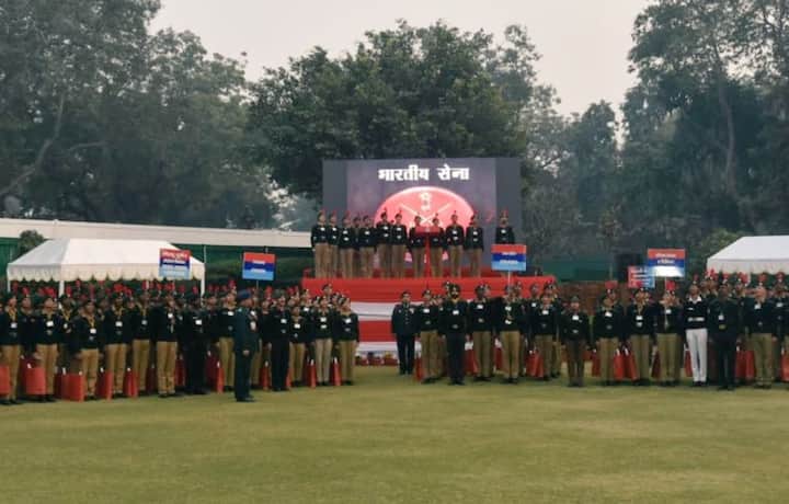 आज सर्व कमांड मुख्यालयासह नवी दिल्लीत भारतीय सैन्याच्या मुख्यालयात सेना दिवस साजरा केला जातो. यावेळी सैन्य परेड देखील होते.