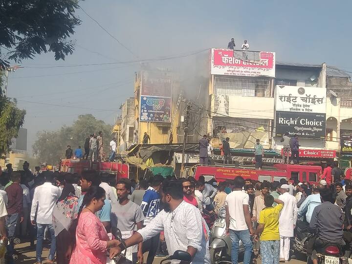Aurangabad Fire News: औरंगाबाद शहरातील गजबजलेल्या शहागंज परिसरात कपडा मार्केटमध्ये भीषण आग (Fire) लागल्याची घटना समोर आली आहे.