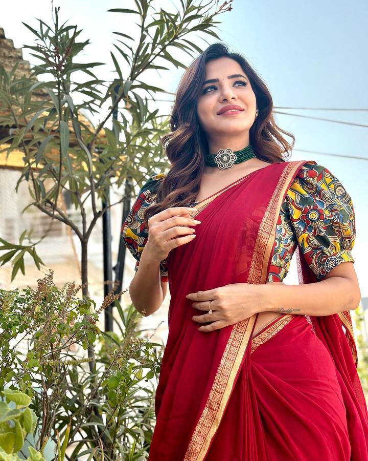 అషూ రెడ్డి సంక్రాంతికి అందంగా ముస్తాబైంది. Photo Credit: Ashu Reddy/Instagram