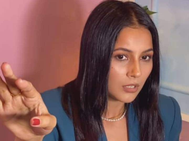 Shehnaaz Gill angry on paparazzi at set of her Chat Show Desi Vibes for this reason Watch: पैपराजी पर भड़क गईं Shehnaaz Gill? गुस्से में कहा- ‘यह अपमान है’