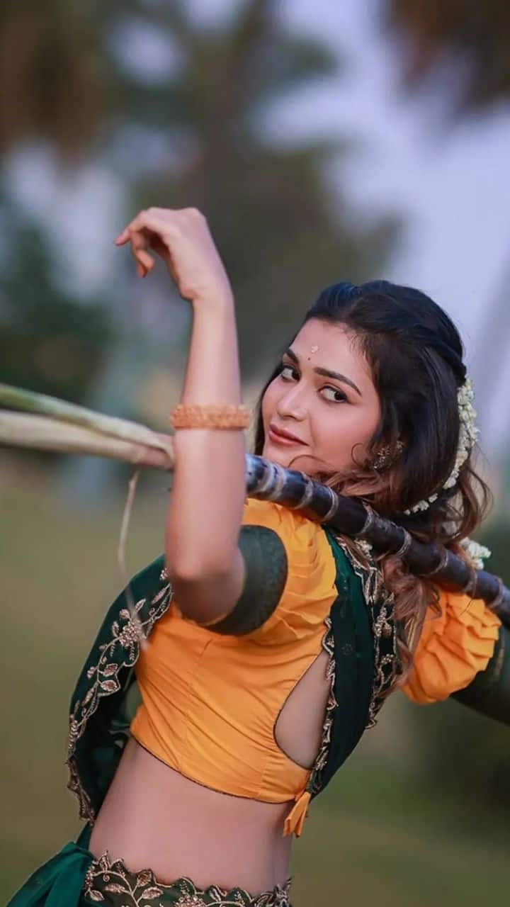 அடிக்கடி புகைப்படங்களை பதிவிடுவார்