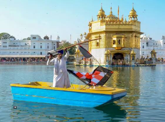 Celebration of makar sankranti: ਦੇਸ਼ ਵਾਸੀ ਇਸ ਤਿਓਹਾਰ ਨੂੰ ਬੜੇ ਉਤਸ਼ਾਹ ਨਾਲ ਮਨਾਉਂਦੇ ਨਜ਼ਰ ਆ ਰਹੇ ਹਨ। ਗੰਗਾ ਵਿਚ ਇਸ਼ਨਾਨ ਕਰਨ ਤੋਂ ਲੈ ਕੇ ਪੰਗਤਬਾਜ਼ੀ ਤੱਕ ਦਾ ਦੌਰ ਹਰ ਸ਼ਹਿਰ ਵਿਚ ਨਜ਼ਰ ਆ ਰਿਹਾ ਹੈ।