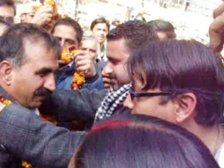 Himachal: आज भी पुराने साथियों के 'प्रधान जी' और 'सुक्खू भाई' ही हैं CM सुखविंदर सिंह, दोस्तों के साथ नहीं बदला भाव Himachal Pradesh CM Sukhwinder Singh Sukhu is Pradhan Ji and Sukhu Bhai for Friends ann Himachal: आज भी पुराने साथियों के 'प्रधान जी' और 'सुक्खू भाई' ही हैं CM सुखविंदर सिंह, दोस्तों के साथ नहीं बदला भाव